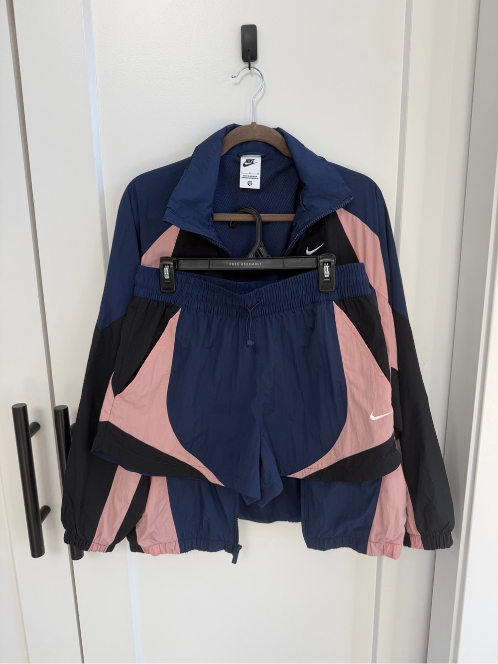 🦋 *SET* Sz S Nike Women's Navy, Pink, Black Windbreaker Jacket and Sz M Shorts